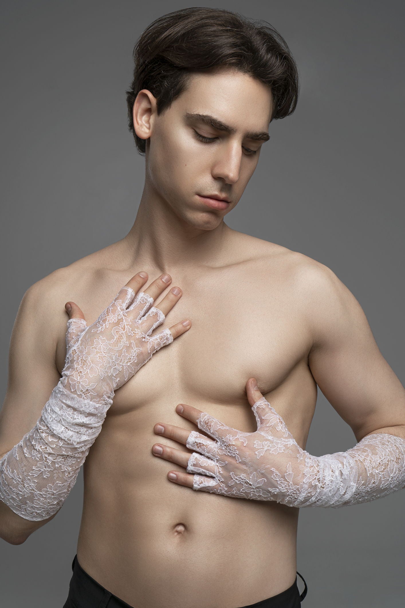 Lace gloves